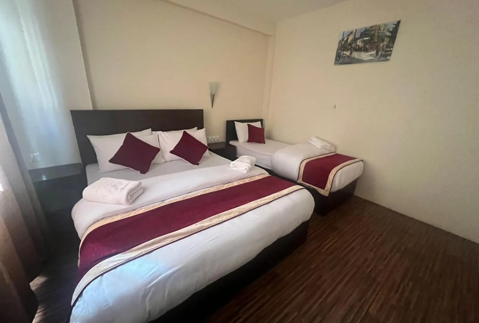 kontakty Hotel Down To Earth
