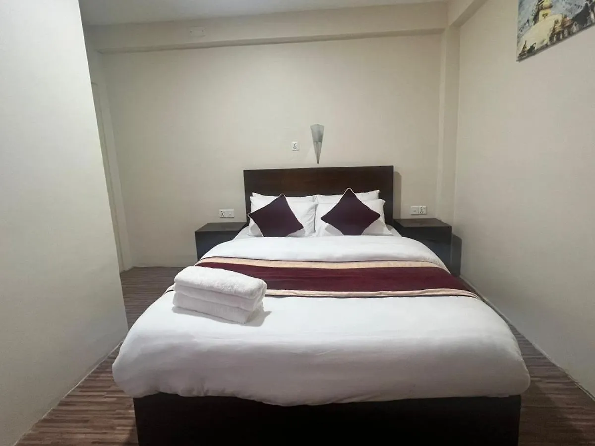 فندق مبيت وإفطار كاتماندو Hotel Down To Earth