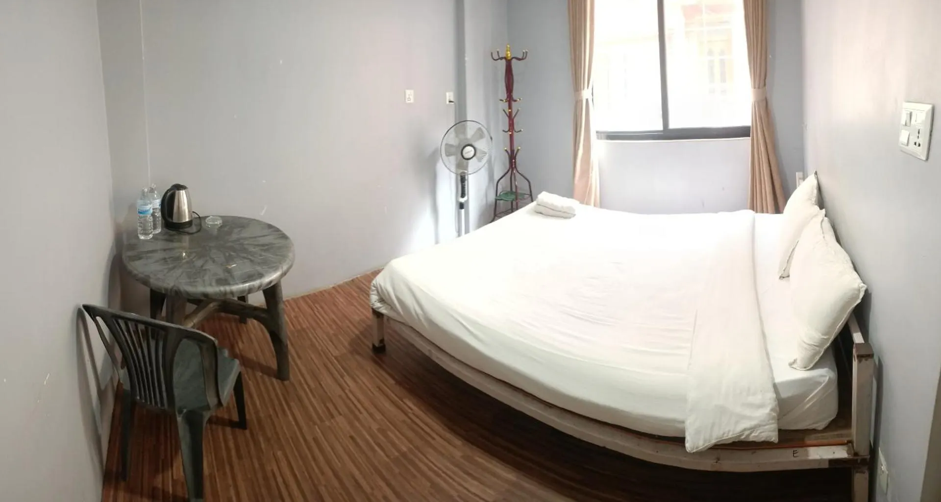 فندق مبيت وإفطار كاتماندو Hotel Down To Earth